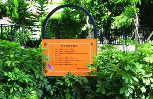 常用于公園景區(qū)標識?的生產材料及分析。